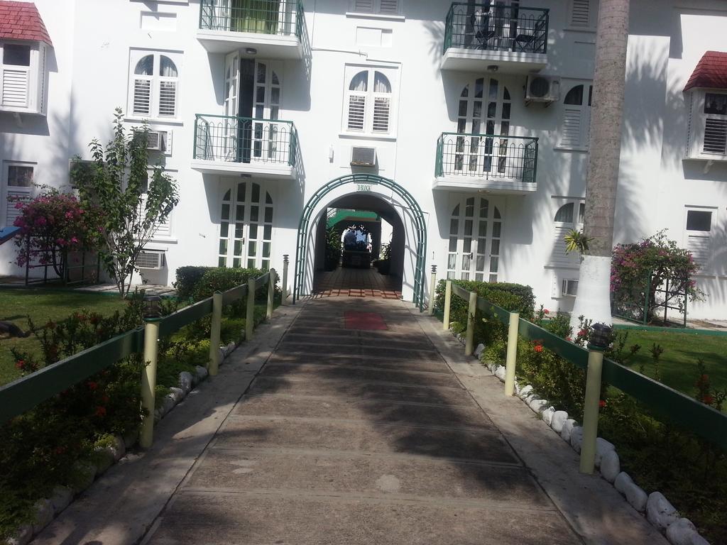 Apartment Treasure At Sandcastles Ocho Rios Exteriör bild