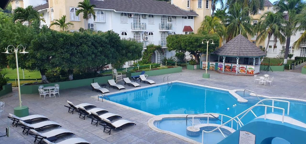 Apartment Treasure At Sandcastles Ocho Rios Exteriör bild
